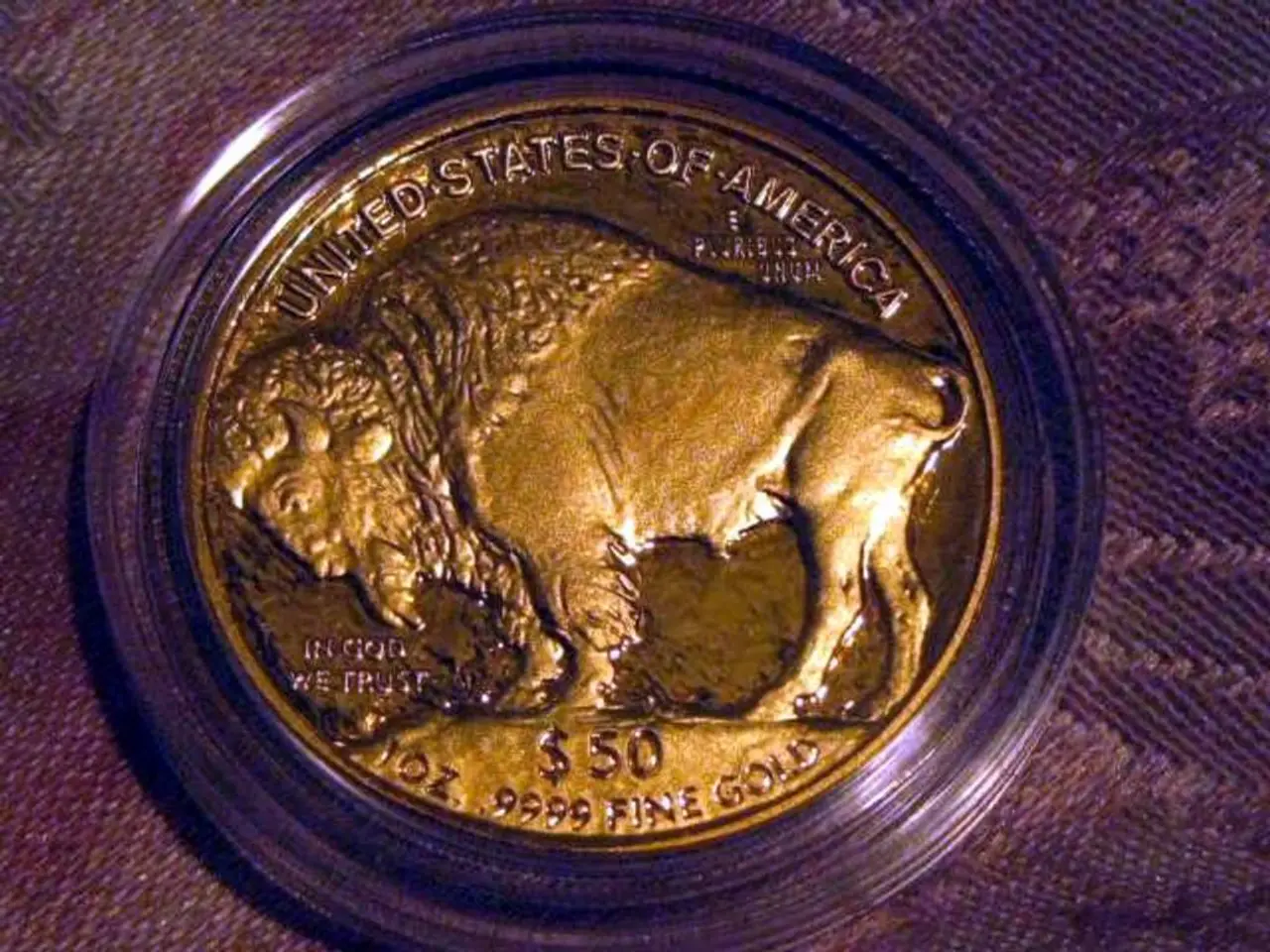 Dollar hegemony won't persist until 2050, claims prominent economist Rogoff.