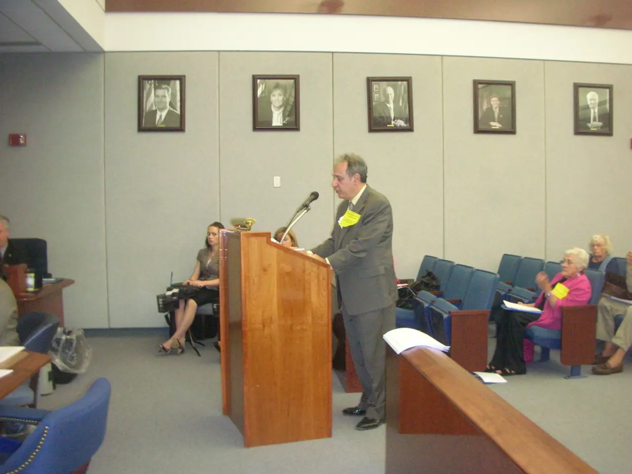 Structure for examining manipulation of image during direct verbal interactions