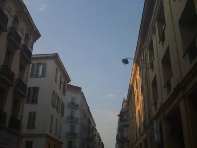 Affluent Individuals Exhibit Distinct Thought Processes - Unveiling 5 Cognitive Patterns That Set...