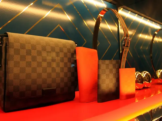 Managing Shared Finances in Partnerships: The 7 Golden Commandments to Adhere To