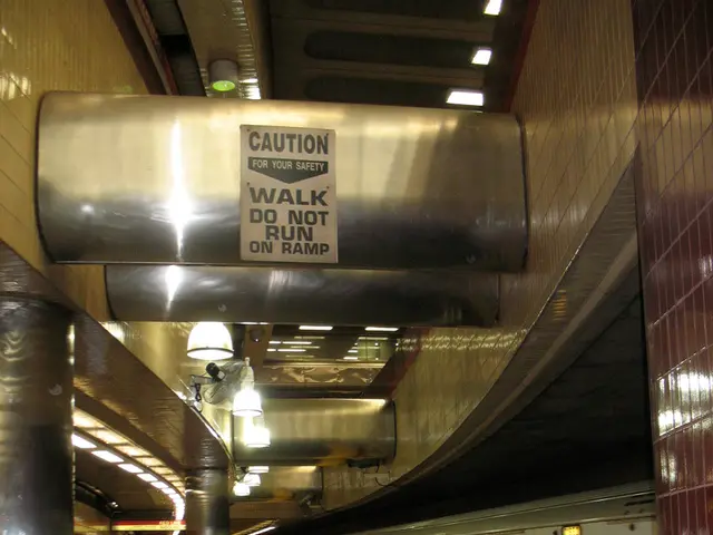 Consistent Flow of Commuters on Lisbon Metro's Red Line