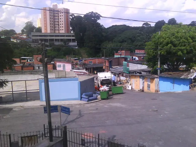 Living It Up at the Expense of Fiscal Responsibility? Identify the indicators!