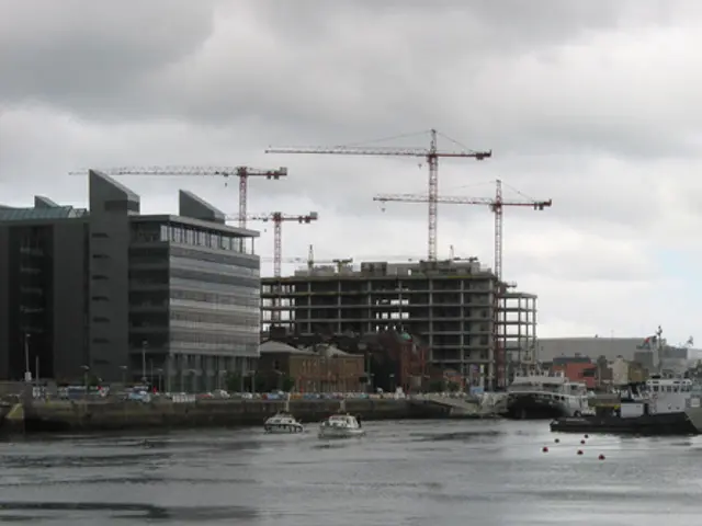 The slower and pricier progress of the "Olonholand" construction, including the Lens bridge,...