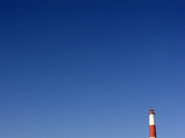 highchurch tower-like structure being constructed: Pfisterer's 32-meter test tower