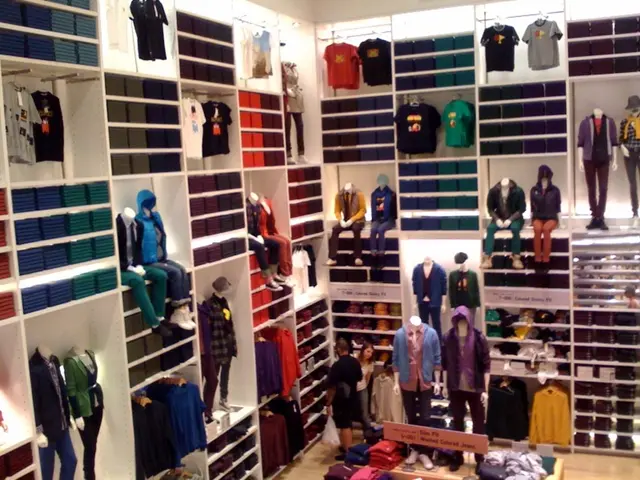 Factories in the clothing industry can flourish via advanced digital technologies