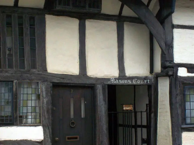 Bold Attempted Escape from Adjacent Balcony by LPI-G